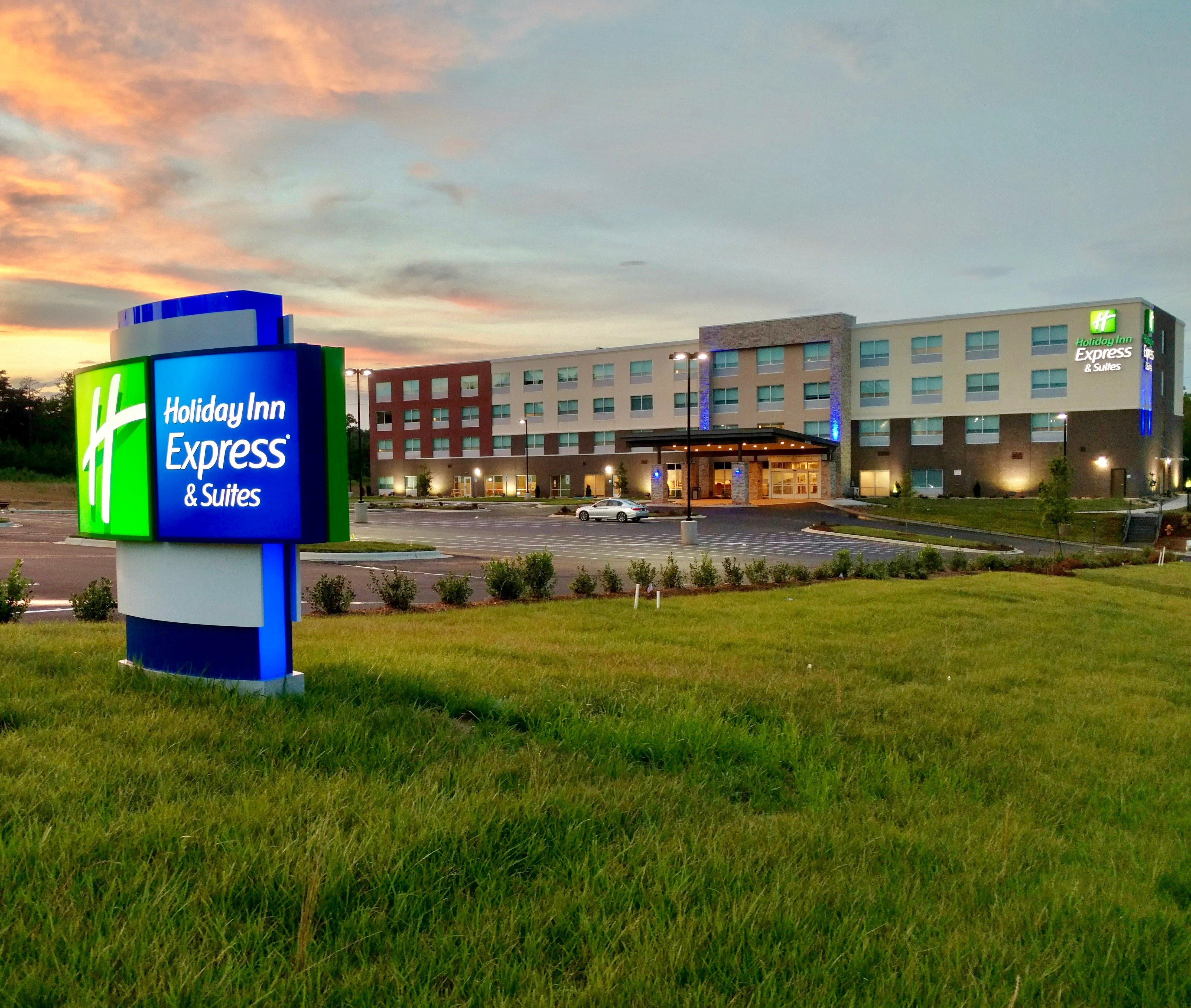Holiday Inn Express & Suites Raleigh Airport - Brier Creek By Ihg Екстериор снимка
