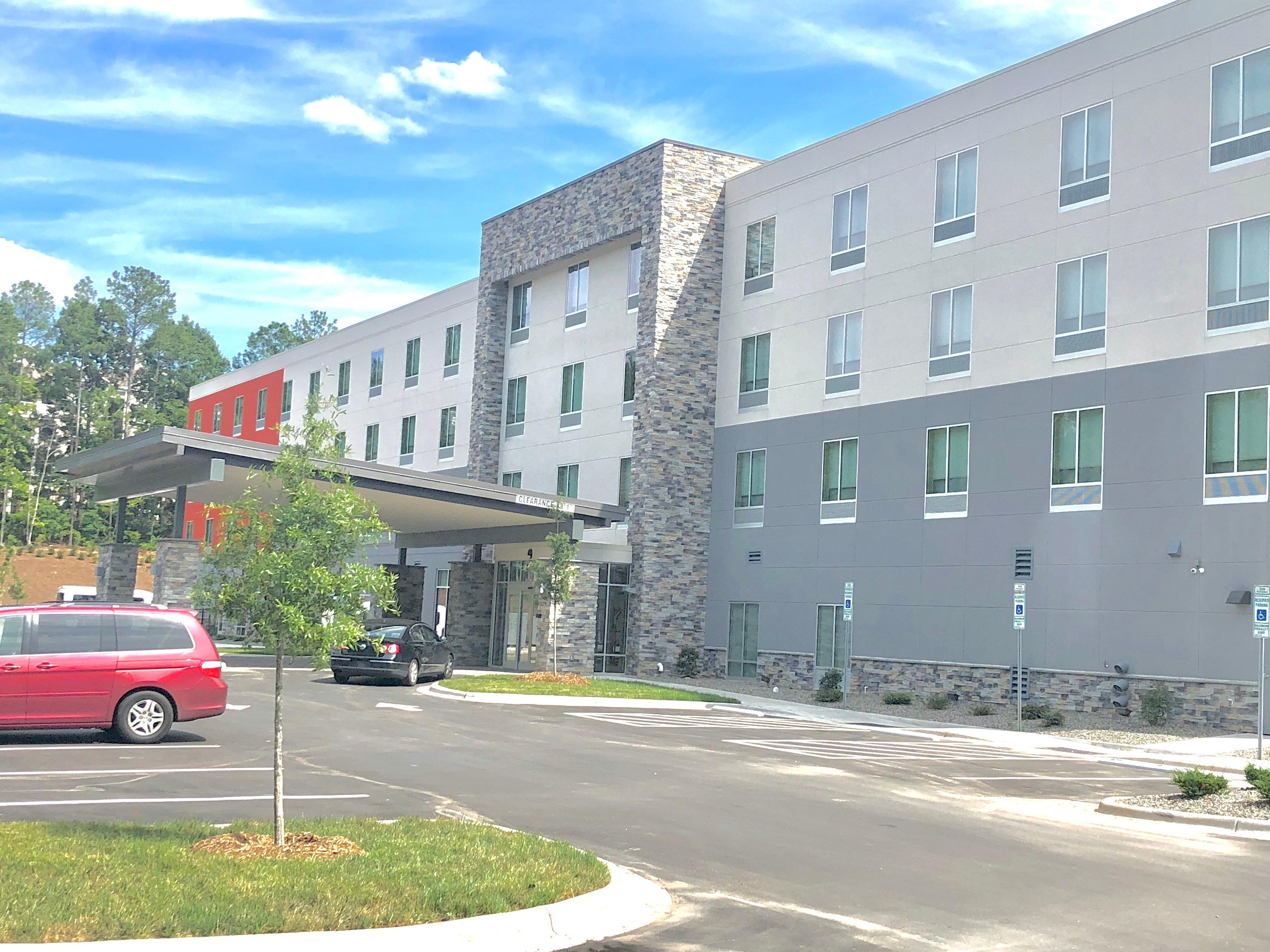 Holiday Inn Express & Suites Raleigh Airport - Brier Creek By Ihg Екстериор снимка