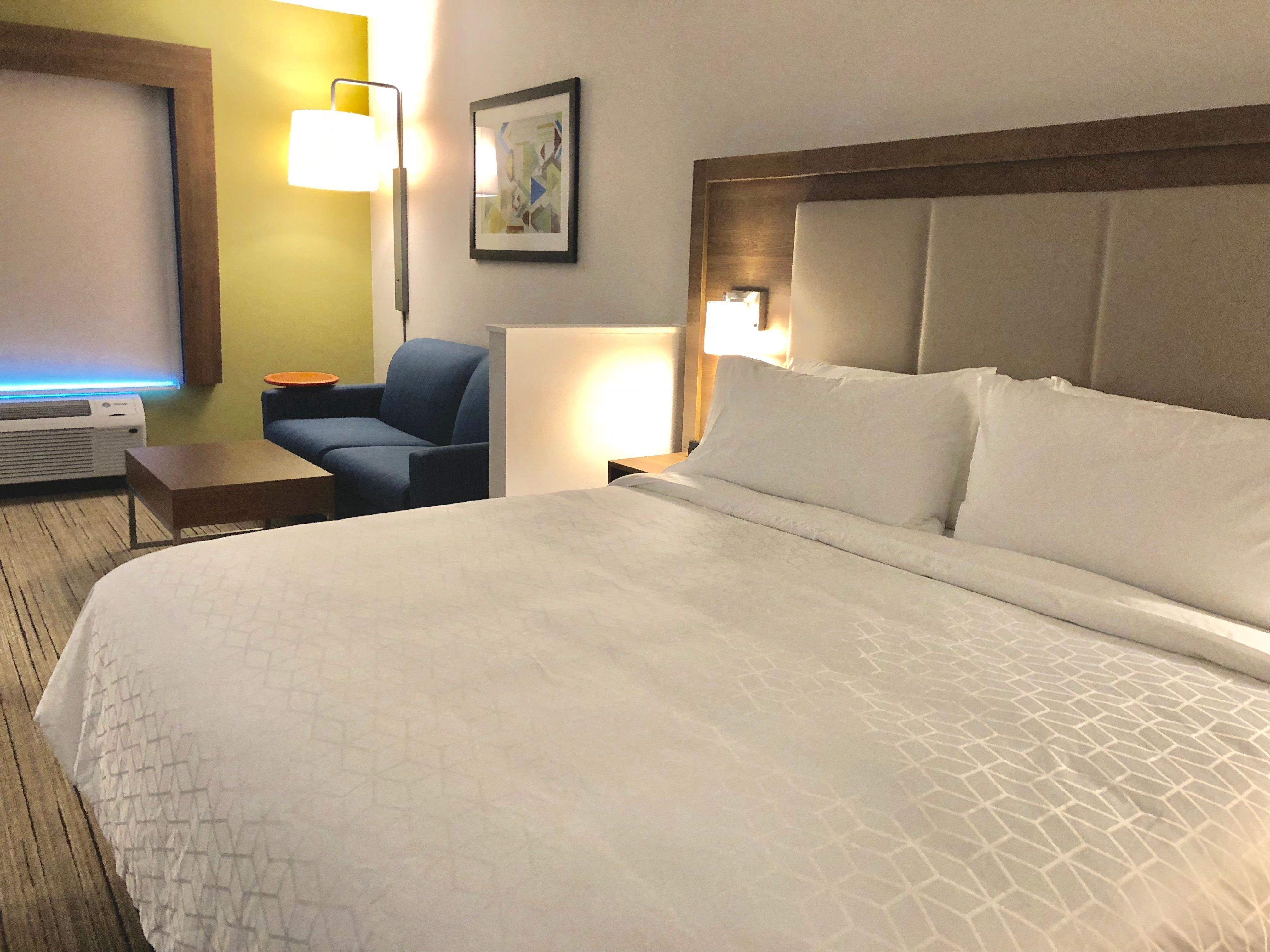 Holiday Inn Express & Suites Raleigh Airport - Brier Creek By Ihg Екстериор снимка