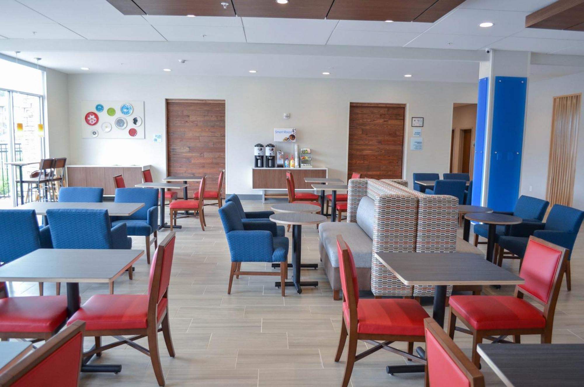 Holiday Inn Express & Suites Raleigh Airport - Brier Creek By Ihg Екстериор снимка